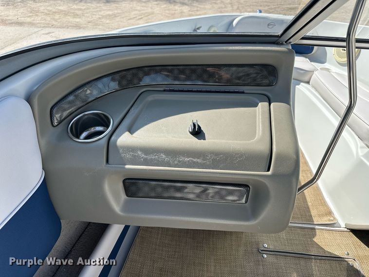 image for item LN9396 2015 Crownline B19  boat