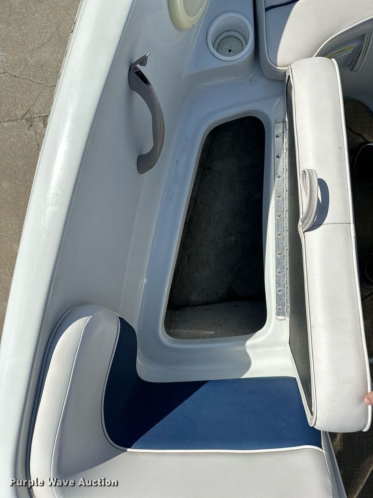 image for item LN9396 2015 Crownline B19  boat