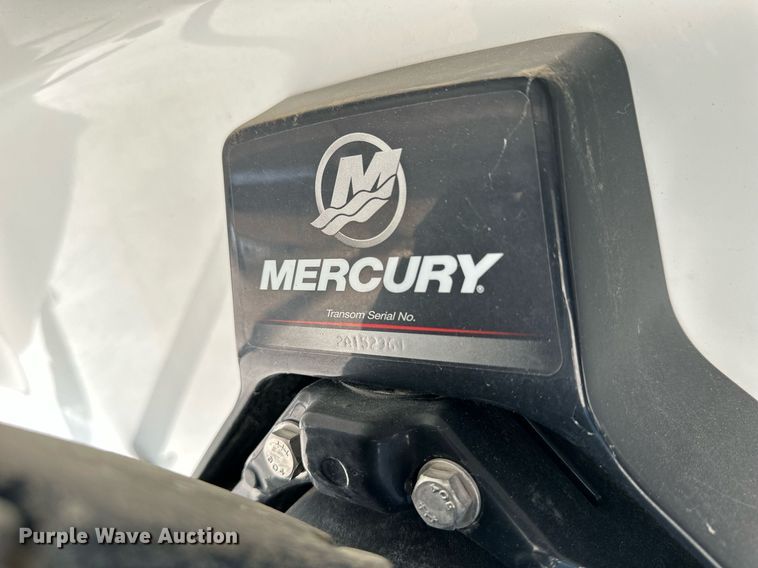 image for item LN9396 2015 Crownline B19  boat