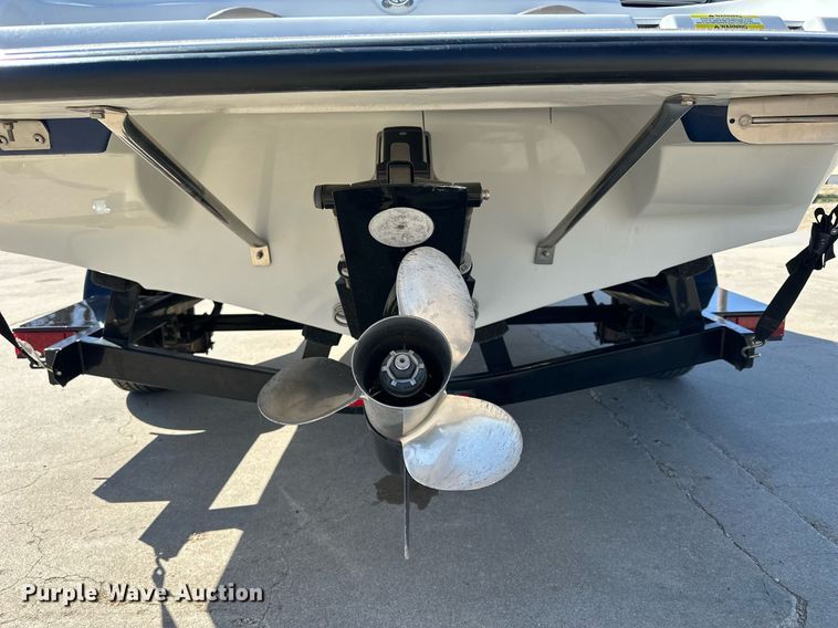 image for item LN9396 2015 Crownline B19  boat