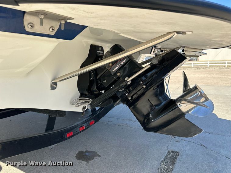 image for item LN9396 2015 Crownline B19  boat