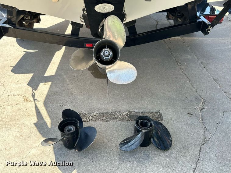 image for item LN9396 2015 Crownline B19  boat