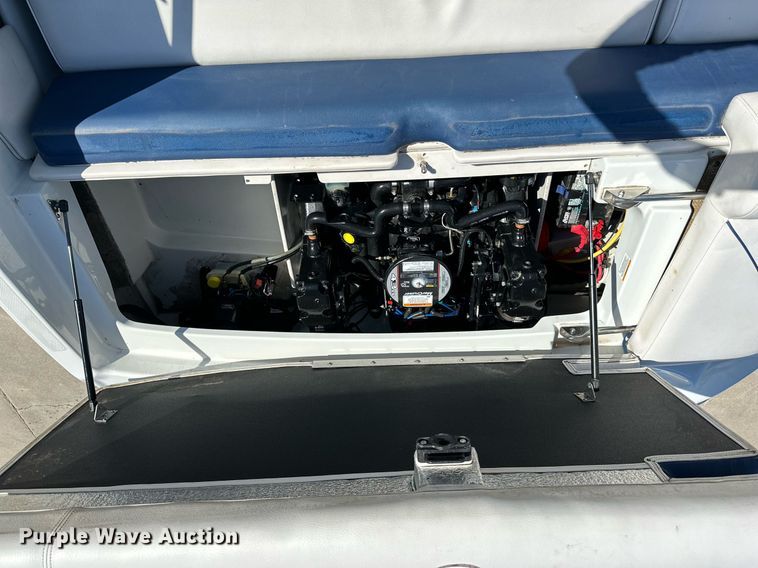 image for item LN9396 2015 Crownline B19  boat