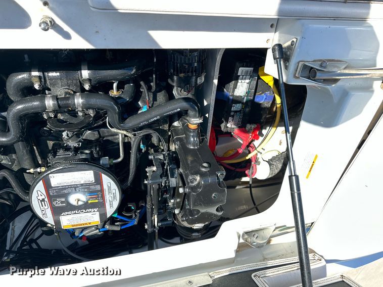 image for item LN9396 2015 Crownline B19  boat