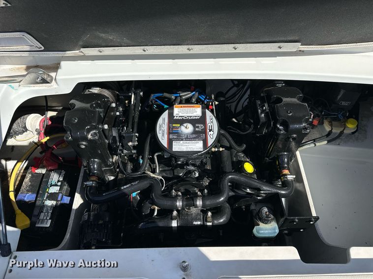 image for item LN9396 2015 Crownline B19  boat