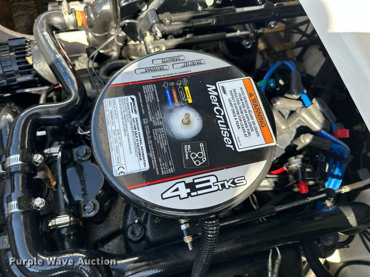 image for item LN9396 2015 Crownline B19  boat