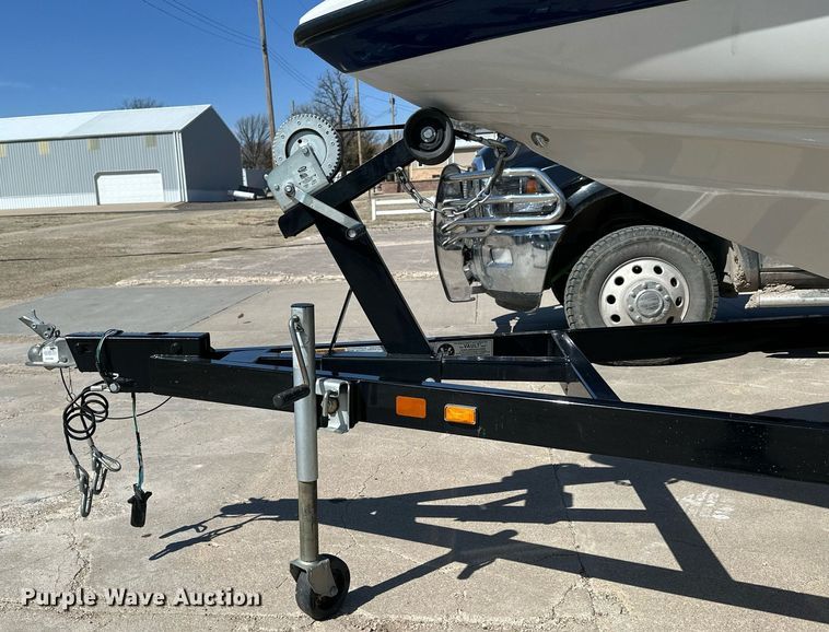 image for item LN9396 2015 Crownline B19  boat