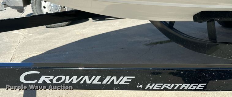 image for item LN9396 2015 Crownline B19  boat