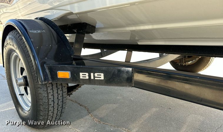 image for item LN9396 2015 Crownline B19  boat