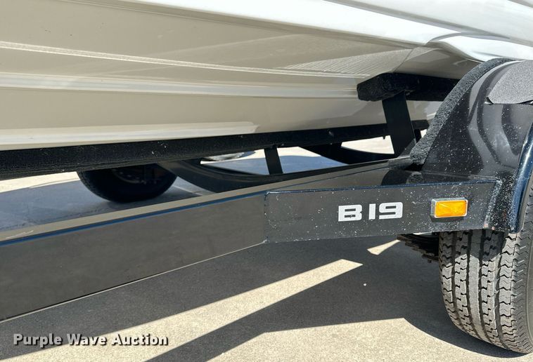 image for item LN9396 2015 Crownline B19  boat