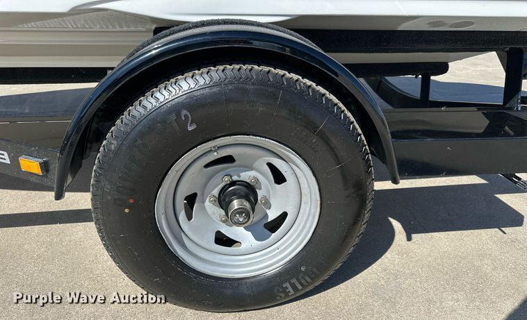 image for item LN9396 2015 Crownline B19  boat