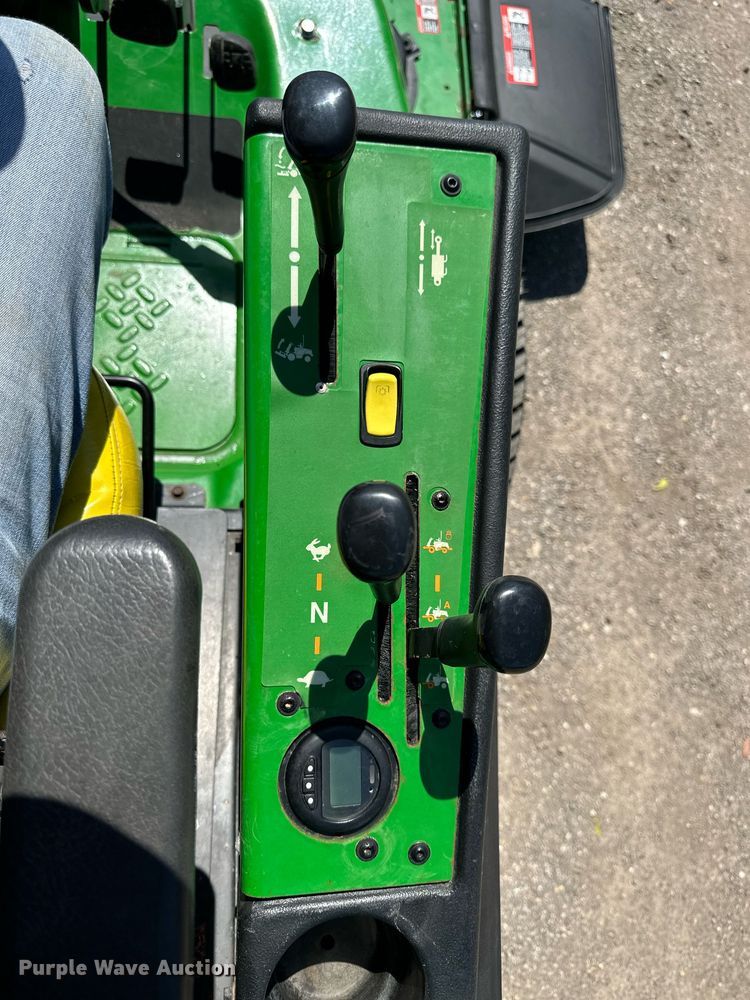 image for item LN9424 2016 John Deere 1580  lawn mower