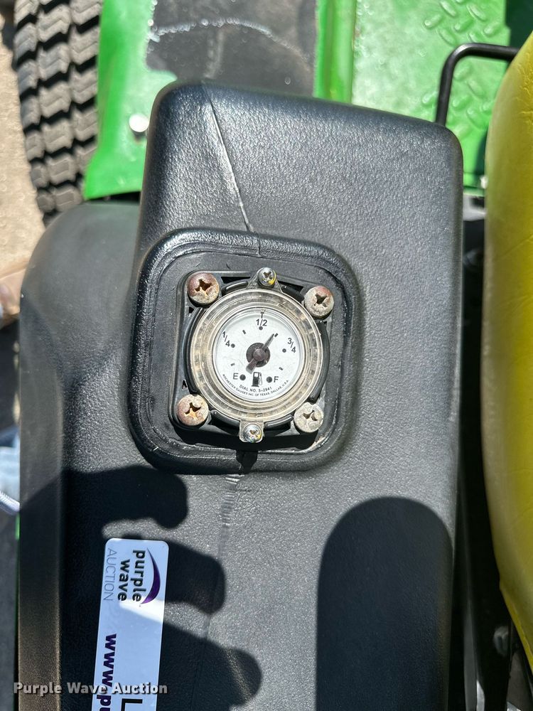 image for item LN9424 2016 John Deere 1580  lawn mower