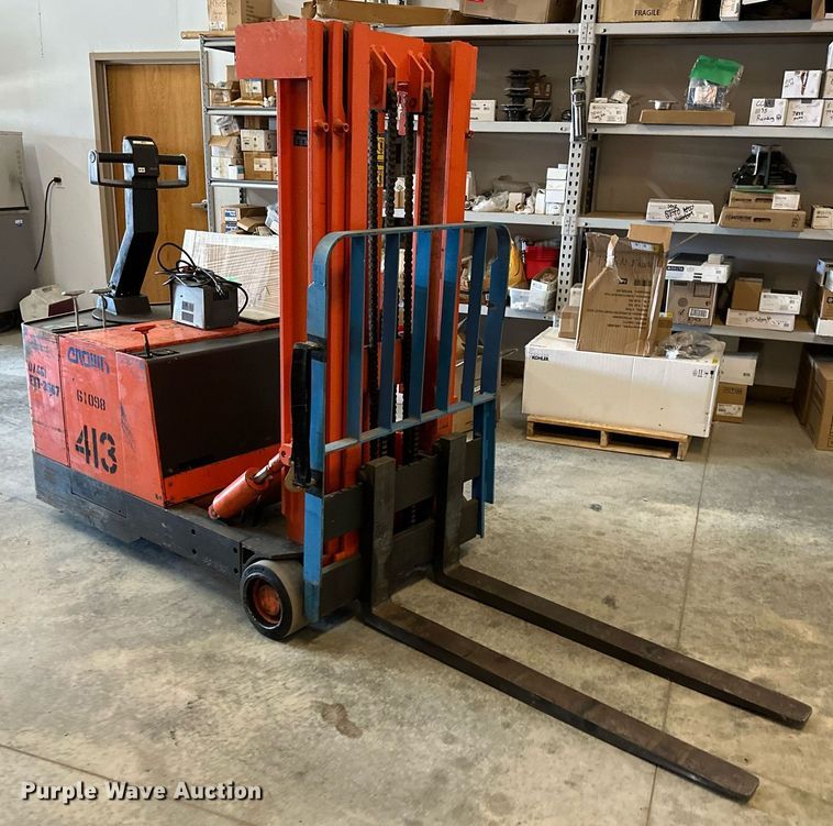 image for item LP9867 Crown 30WBTT-S  forklift