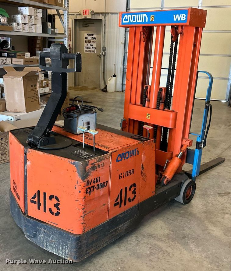 image for item LP9867 Crown 30WBTT-S  forklift