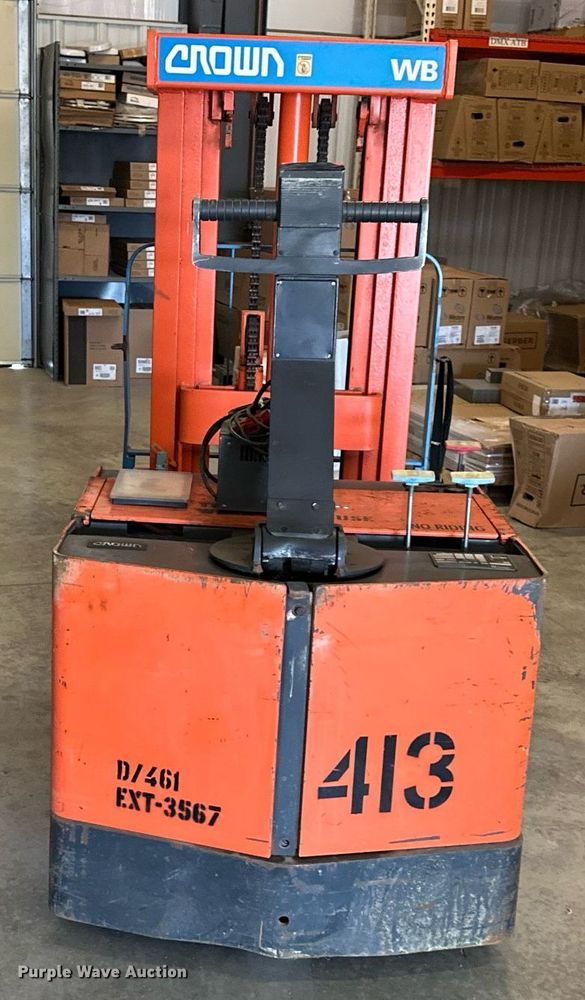 image for item LP9867 Crown 30WBTT-S  forklift