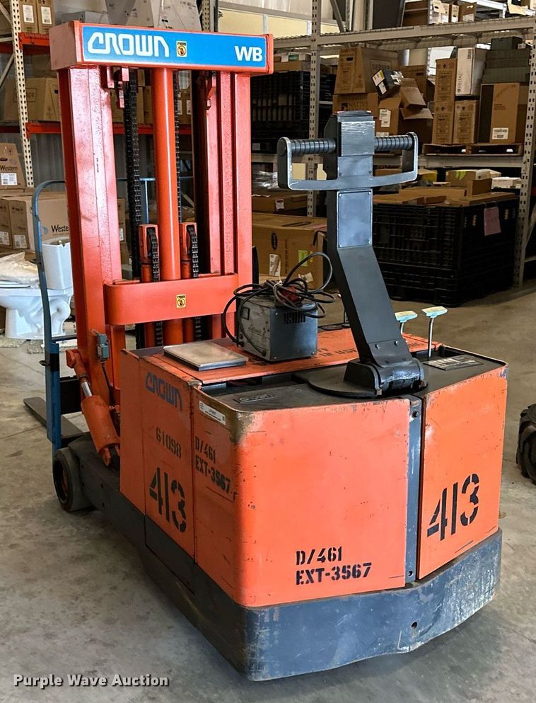 image for item LP9867 Crown 30WBTT-S  forklift
