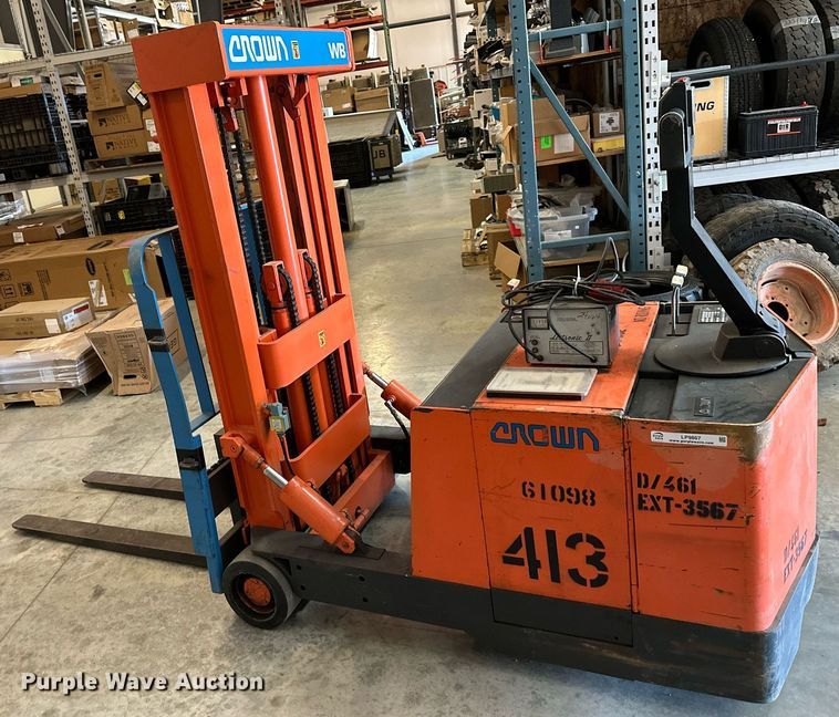 image for item LP9867 Crown 30WBTT-S  forklift