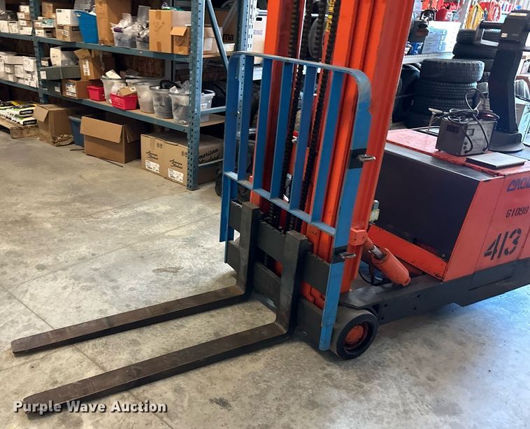 image for item LP9867 Crown 30WBTT-S  forklift