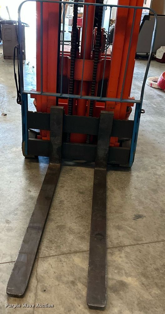 image for item LP9867 Crown 30WBTT-S  forklift