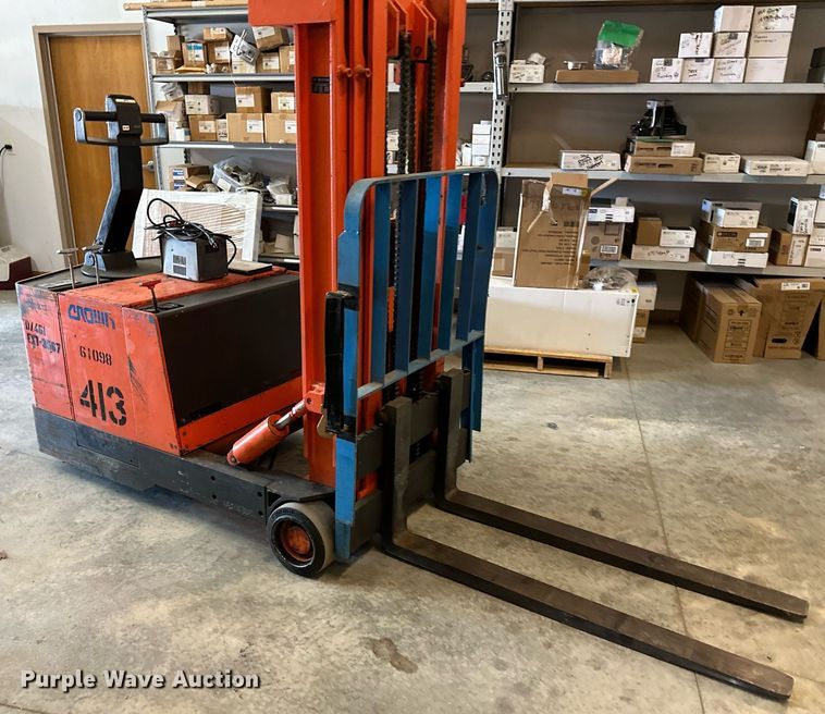 image for item LP9867 Crown 30WBTT-S  forklift