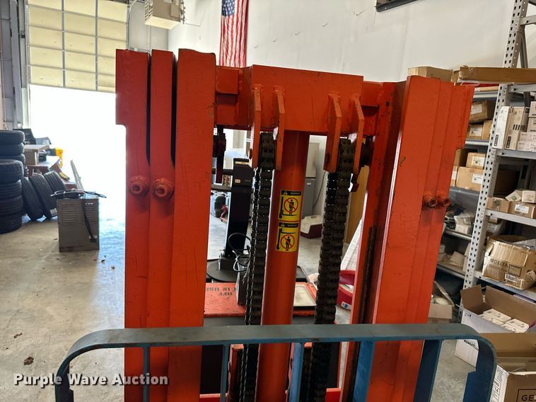 image for item LP9867 Crown 30WBTT-S  forklift