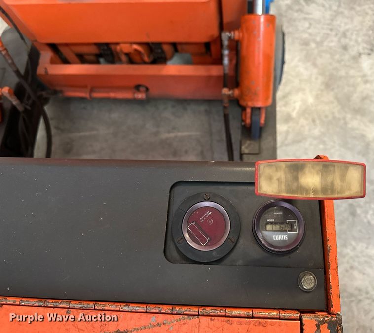 image for item LP9867 Crown 30WBTT-S  forklift