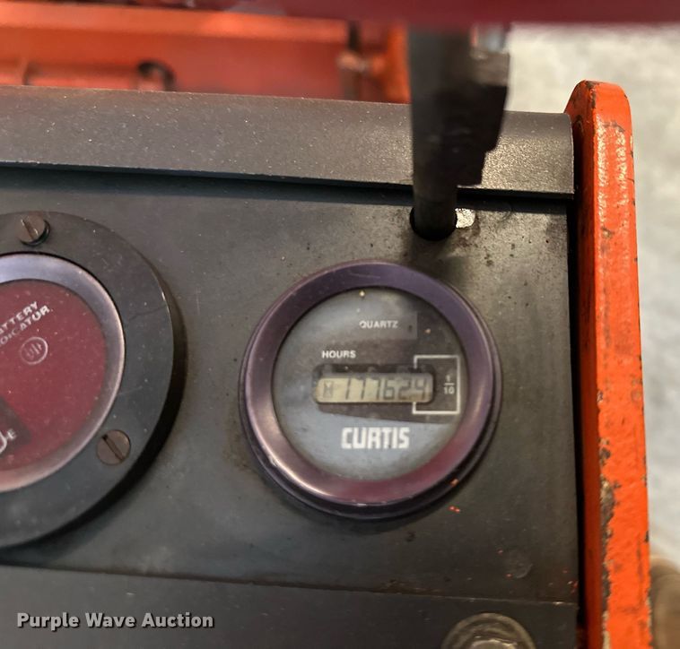 image for item LP9867 Crown 30WBTT-S  forklift