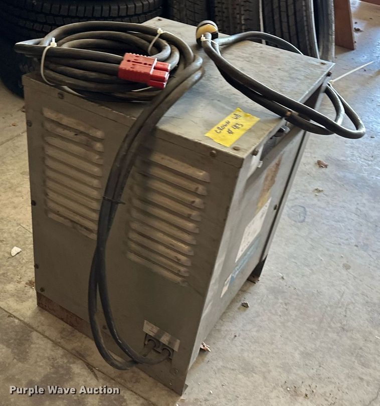 image for item LP9867 Crown 30WBTT-S  forklift