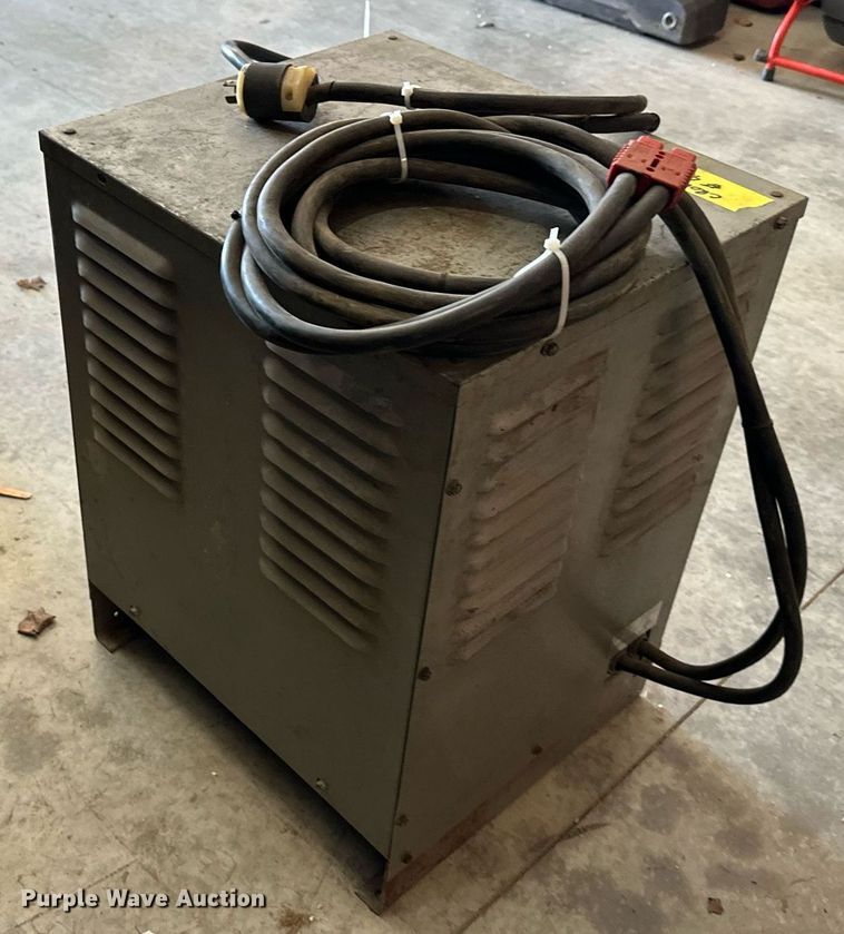 image for item LP9867 Crown 30WBTT-S  forklift