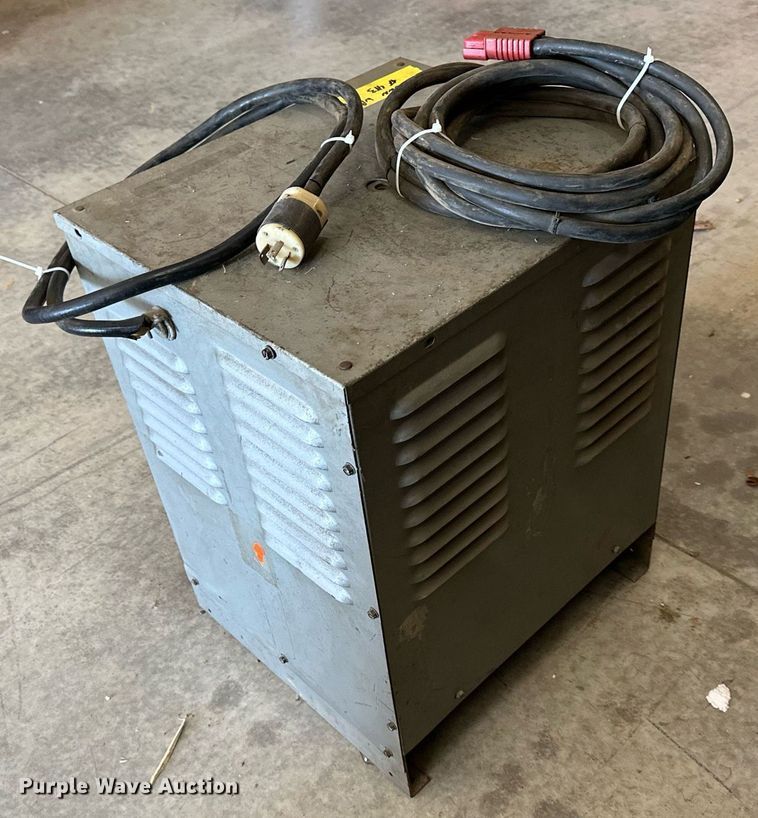 image for item LP9867 Crown 30WBTT-S  forklift