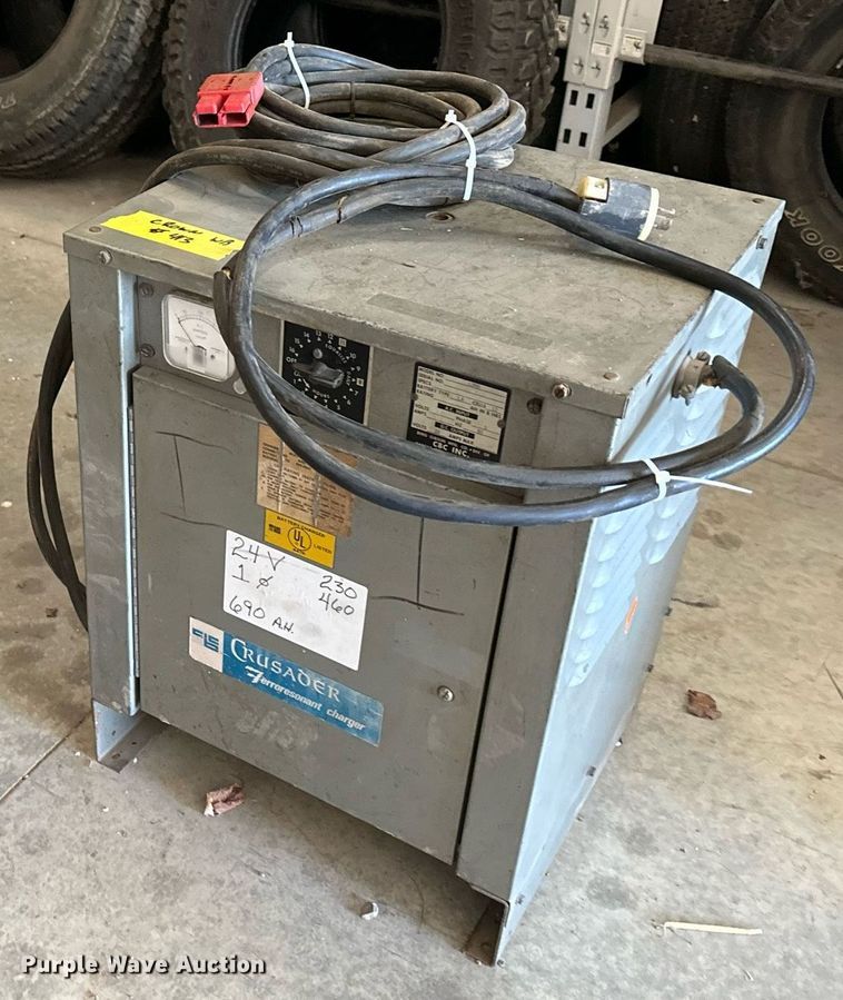 image for item LP9867 Crown 30WBTT-S  forklift