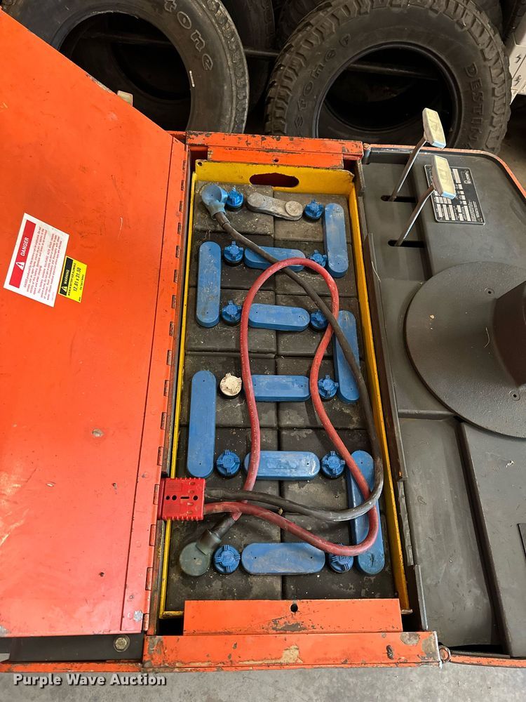 image for item LP9867 Crown 30WBTT-S  forklift