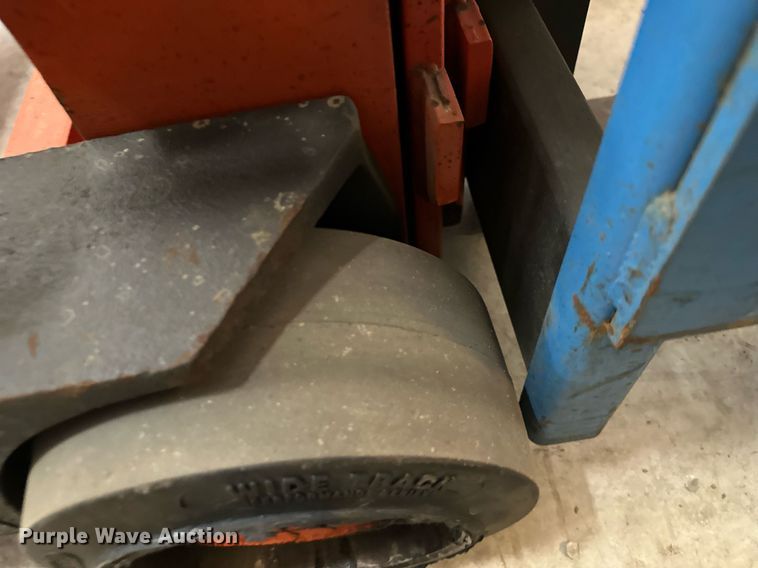 image for item LP9867 Crown 30WBTT-S  forklift