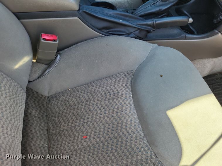 image for item LR9219 2004 Pontiac Grand AM