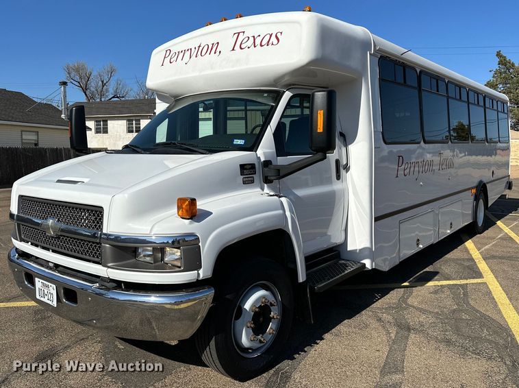 image for item LR9658 2007 Chevrolet C5500  shuttle bus