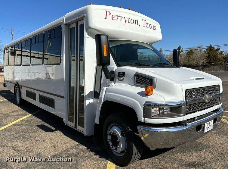 image for item LR9658 2007 Chevrolet C5500  shuttle bus