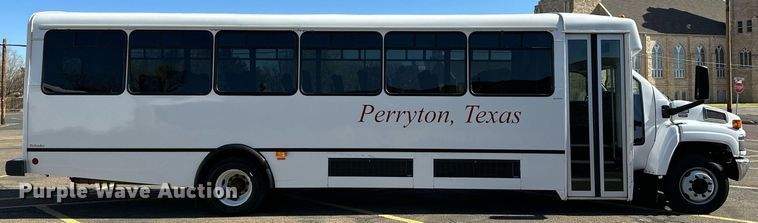 image for item LR9658 2007 Chevrolet C5500  shuttle bus