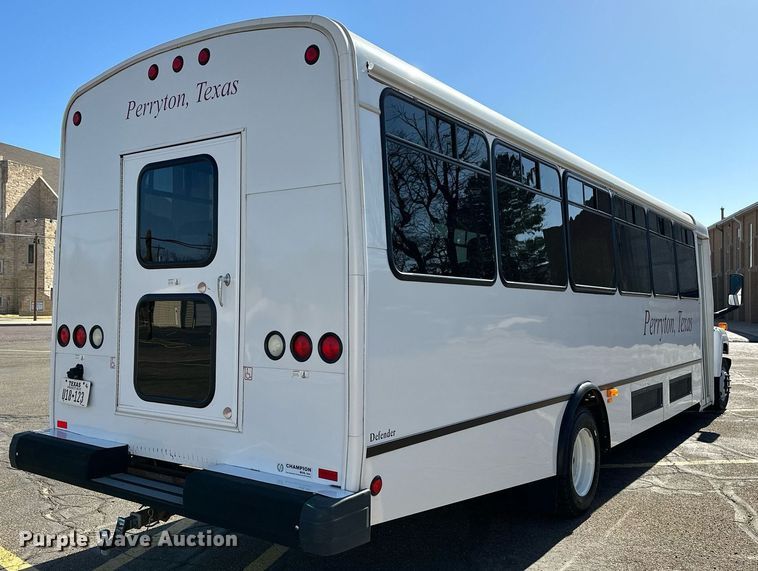 image for item LR9658 2007 Chevrolet C5500  shuttle bus