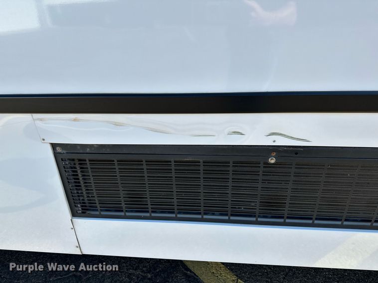 image for item LR9658 2007 Chevrolet C5500  shuttle bus