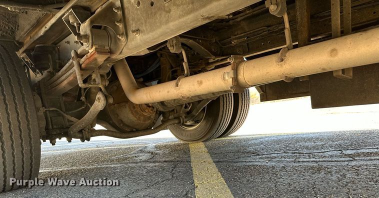 image for item LR9658 2007 Chevrolet C5500  shuttle bus