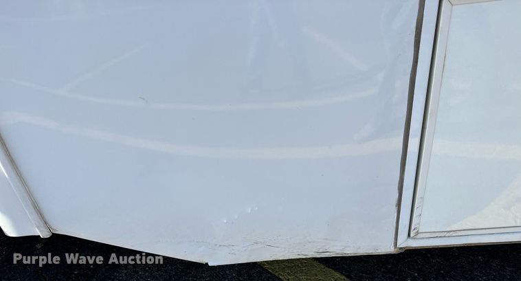 image for item LR9658 2007 Chevrolet C5500  shuttle bus