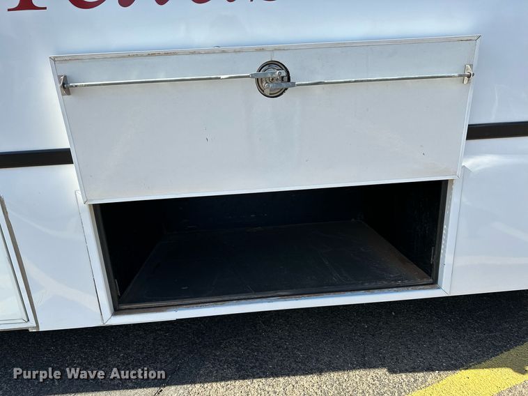 image for item LR9658 2007 Chevrolet C5500  shuttle bus