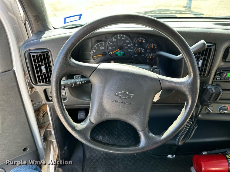 image for item LR9658 2007 Chevrolet C5500  shuttle bus