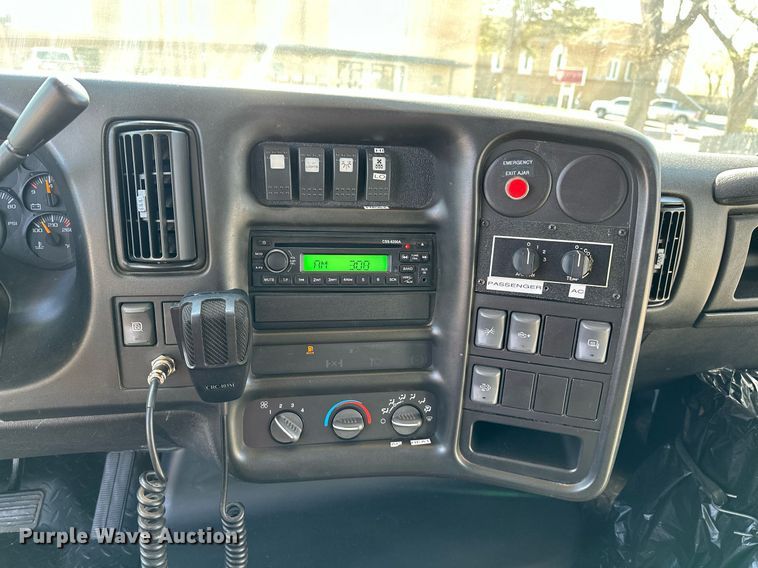 image for item LR9658 2007 Chevrolet C5500  shuttle bus