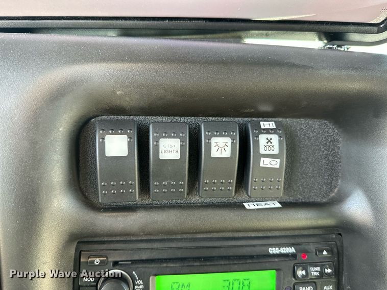 image for item LR9658 2007 Chevrolet C5500  shuttle bus