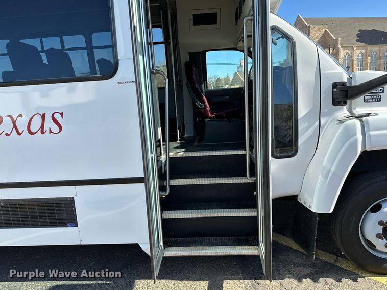 image for item LR9658 2007 Chevrolet C5500  shuttle bus