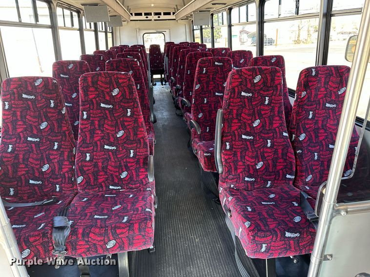 image for item LR9658 2007 Chevrolet C5500  shuttle bus