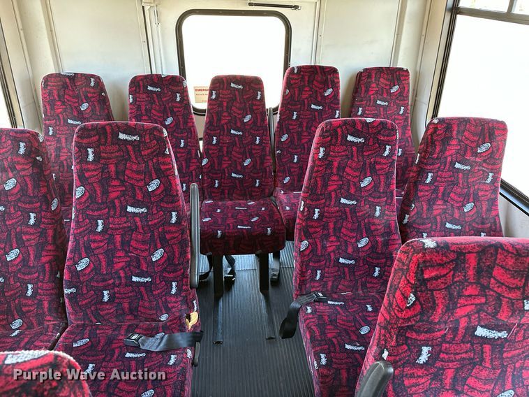 image for item LR9658 2007 Chevrolet C5500  shuttle bus