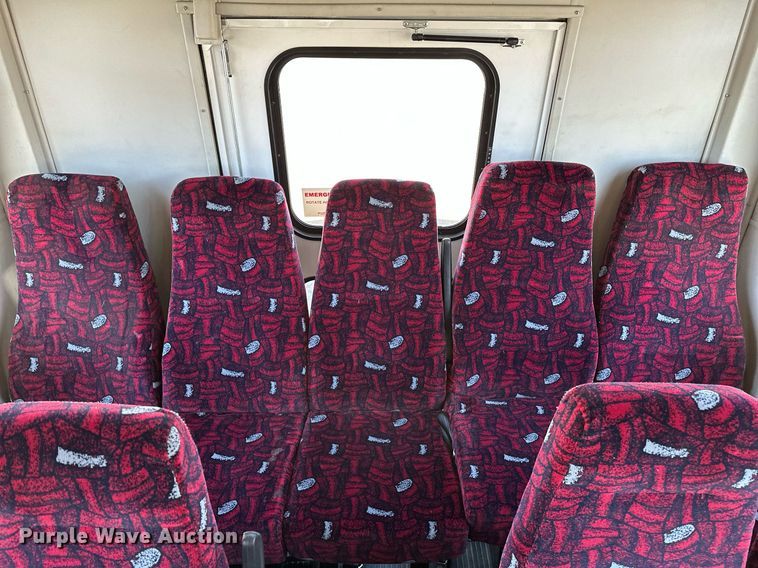 image for item LR9658 2007 Chevrolet C5500  shuttle bus